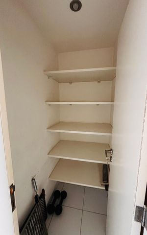 Apartamento à venda com 243m², 4 quartos e 3 vagas Apartamento à venda com 243m², 4 quartos e 3 vagasDespensa