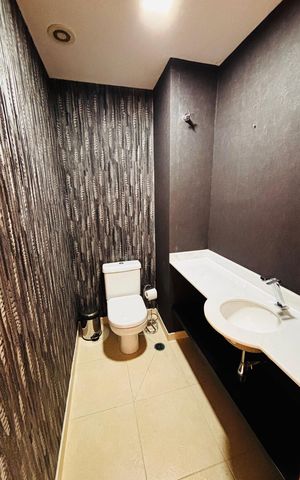 Apartamento à venda com 243m², 4 quartos e 3 vagas Apartamento à venda com 243m², 4 quartos e 3 vagasLavabo