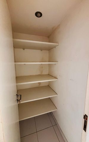 Apartamento à venda com 243m², 4 quartos e 3 vagas Apartamento à venda com 243m², 4 quartos e 3 vagasDespensa