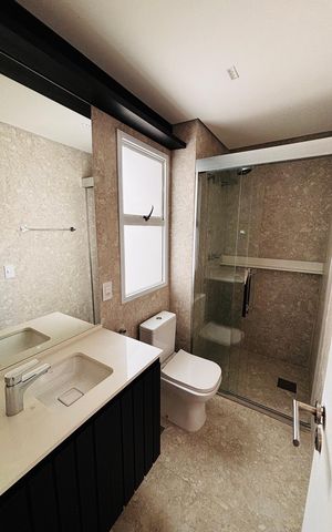 Apartamento à venda com 243m², 4 quartos e 3 vagas Apartamento à venda com 243m², 4 quartos e 3 vagasBanheiro suíte 3