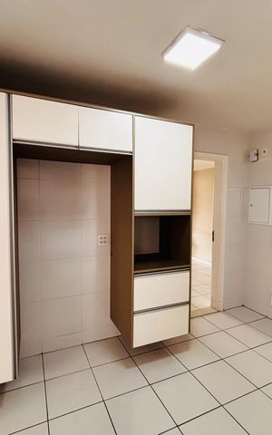 Apartamento à venda com 243m², 4 quartos e 3 vagas Apartamento à venda com 243m², 4 quartos e 3 vagasCozinha