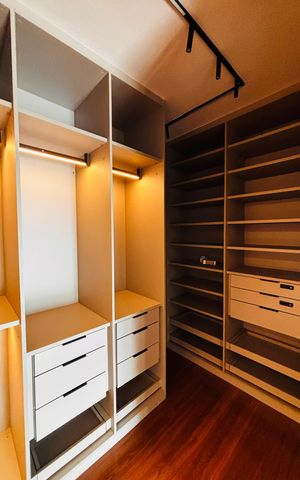 Apartamento à venda com 243m², 4 quartos e 3 vagas Apartamento à venda com 243m², 4 quartos e 3 vagasCloset da suíte 1
