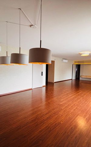 Apartamento à venda com 243m², 4 quartos e 3 vagas Apartamento à venda com 243m², 4 quartos e 3 vagasSala