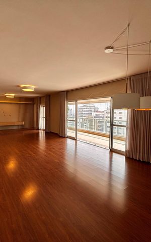 Apartamento à venda com 243m², 4 quartos e 3 vagas Apartamento à venda com 243m², 4 quartos e 3 vagasSala