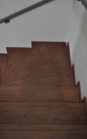 Casa à venda com 101m², 2 quartos e 1 vagaEscada