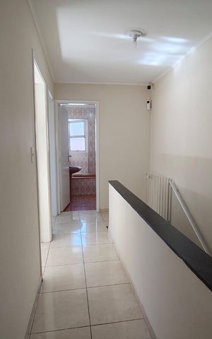 Casa à venda com 155m², 4 quartos e 3 vagas Casa à venda com 155m², 4 quartos e 3 vagasCorredor