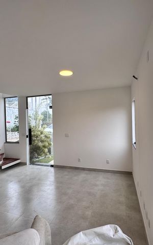 Casa de condomínio à venda com 100m², 3 quartos e 2 vagas Casa de condomínio à venda com 100m², 3 quartos e 2 vagasSala