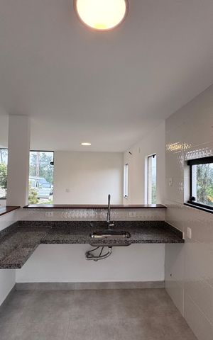 Casa de condomínio à venda com 100m², 3 quartos e 2 vagas Casa de condomínio à venda com 100m², 3 quartos e 2 vagasCozinha e Área de Serviço