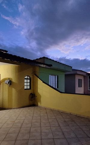 Casa à venda com 217m², 3 quartos e 2 vagas Casa à venda com 217m², 3 quartos e 2 vagasVaranda