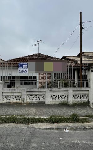 Casa à venda com 377m², 2 quartos e 2 vagas Casa à venda com 377m², 2 quartos e 2 vagasFachada