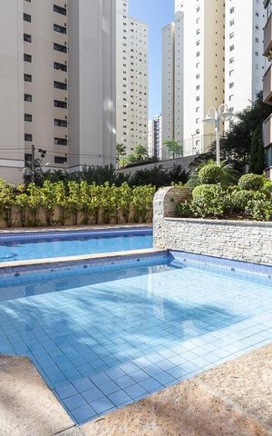 Apartamento à venda com 155m², 4 quartos e 3 vagas Apartamento à venda com 155m², 4 quartos e 3 vagasÁrea comum - Piscina