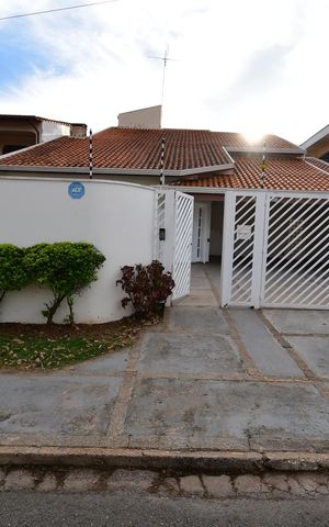 Casa à venda com 400m², 4 quartos e 4 vagasFachada