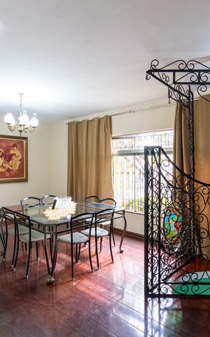Casa para alugar com 223m², 3 quartos e 4 vagas Casa para alugar com 223m², 3 quartos e 4 vagasSala