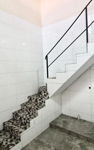 Casa para alugar com 230m², 4 quartos e 1 vaga Casa para alugar com 230m², 4 quartos e 1 vagaEscada