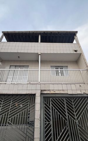 Casa para alugar com 230m², 4 quartos e 1 vaga Casa para alugar com 230m², 4 quartos e 1 vagaFachada