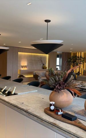 Apartamento à venda com 327m², 4 quartos e 4 vagas Apartamento à venda com 327m², 4 quartos e 4 vagasCozinha