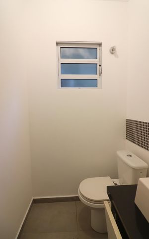 Casa à venda com 238m², 2 quartos e 2 vagasLavabo