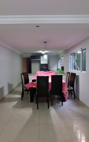 Casa à venda com 238m², 2 quartos e 2 vagasSala 