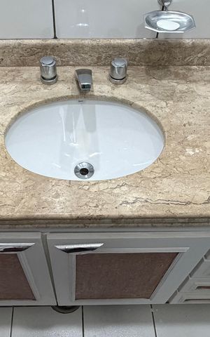 Apartamento para alugar com 75m², 2 quartos e 2 vagasBanheiro da Suíte