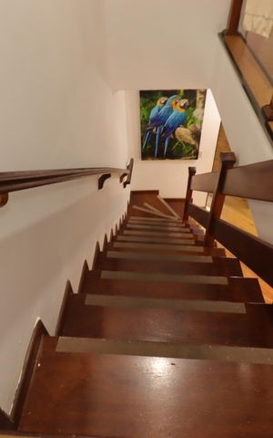 Casa para alugar com 215m², 4 quartos e 2 vagasEscada para os Quartos