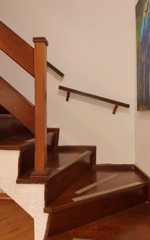 Casa para alugar com 215m², 4 quartos e 2 vagasEscada para os Quartos