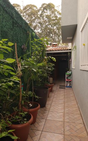Casa para alugar com 215m², 4 quartos e 2 vagasCorredor externo