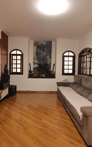 Casa para alugar com 215m², 4 quartos e 2 vagasSala