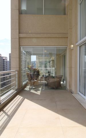 Apartamento à venda com 298m², 3 quartos e 5 vagasVaranda
