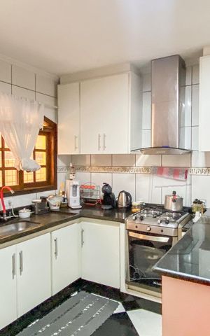 Casa para alugar com 140m², 4 quartos e 4 vagas Casa para alugar com 140m², 4 quartos e 4 vagasCozinha