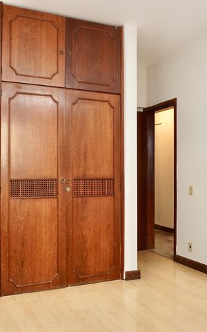 Apartamento para alugar com 320m², 4 quartos e 4 vagas Apartamento para alugar com 320m², 4 quartos e 4 vagasSuíte 3