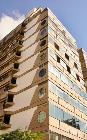 Apartamento para alugar com 320m², 4 quartos e 4 vagas Apartamento para alugar com 320m², 4 quartos e 4 vagasFachada