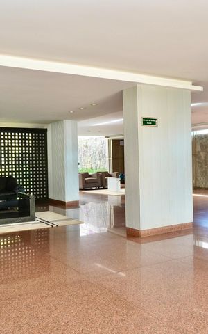 Apartamento para alugar com 320m², 4 quartos e 4 vagas Apartamento para alugar com 320m², 4 quartos e 4 vagasHall de entrada