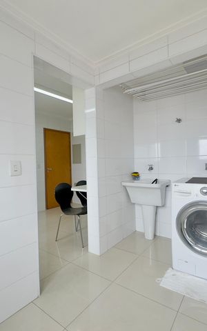 Apartamento à venda com 142m², 3 quartos e 2 vagas Apartamento à venda com 142m², 3 quartos e 2 vagasÁrea de Serviço