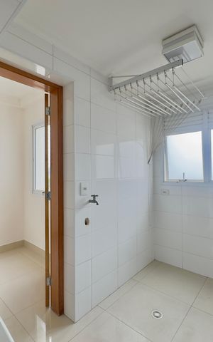 Apartamento à venda com 142m², 3 quartos e 2 vagas Apartamento à venda com 142m², 3 quartos e 2 vagasÁrea de Serviço