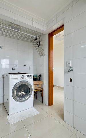 Apartamento à venda com 142m², 3 quartos e 2 vagas Apartamento à venda com 142m², 3 quartos e 2 vagasÁrea de Serviço