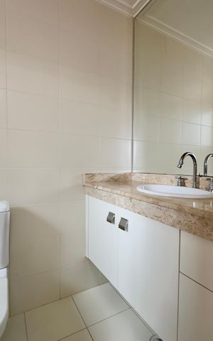 Apartamento à venda com 142m², 3 quartos e 2 vagas Apartamento à venda com 142m², 3 quartos e 2 vagasBanheiro 1