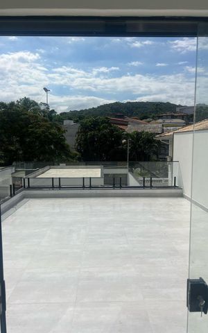 Casa à venda com 230m², 3 quartos e 2 vagas Casa à venda com 230m², 3 quartos e 2 vagasVaranda