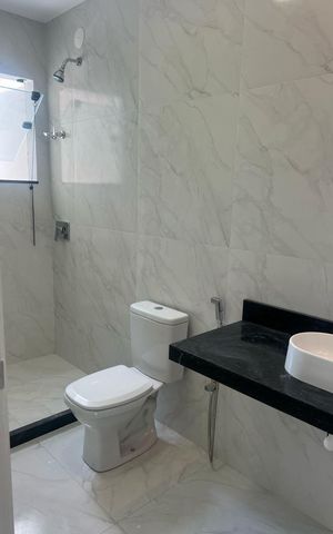 Casa à venda com 230m², 3 quartos e 2 vagas Casa à venda com 230m², 3 quartos e 2 vagasBanheiro