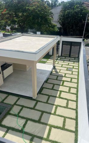Casa à venda com 230m², 3 quartos e 2 vagas Casa à venda com 230m², 3 quartos e 2 vagasVista