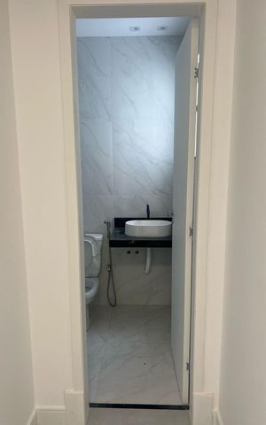Casa à venda com 230m², 3 quartos e 2 vagas Casa à venda com 230m², 3 quartos e 2 vagasBanheiro