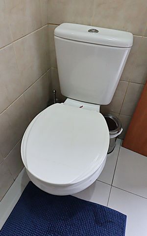 Casa à venda com 137m², 4 quartos e sem vagaBanheiro 2