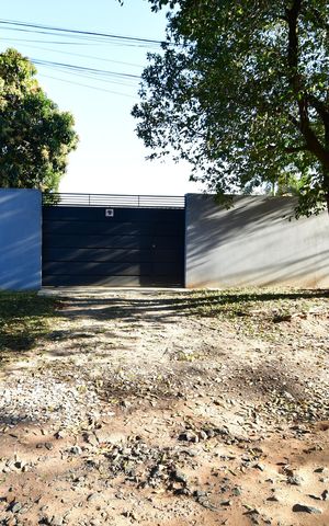 Casa à venda com 1230m², 2 quartos e 4 vagasFachada