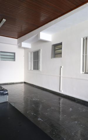 Casa à venda com 249m², 3 quartos e 4 vagasQuintal e área de serviço 
