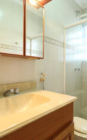 Casa à venda com 249m², 3 quartos e 4 vagasBanheiro Social 