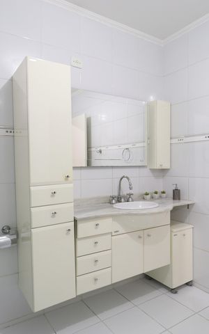 Casa à venda com 249m², 3 quartos e 4 vagasBanheiro da Suíte 1
