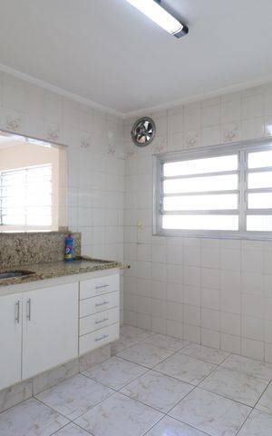 Casa à venda com 249m², 3 quartos e 4 vagasCozinha 