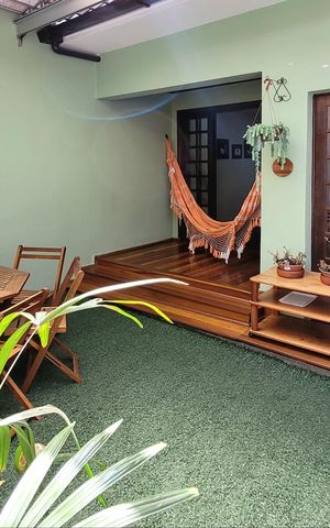 Casa à venda com 220m², 3 quartos e 3 vagas Casa à venda com 220m², 3 quartos e 3 vagasÁrea externa