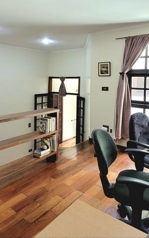 Casa à venda com 220m², 3 quartos e 3 vagas Casa à venda com 220m², 3 quartos e 3 vagasQuarto