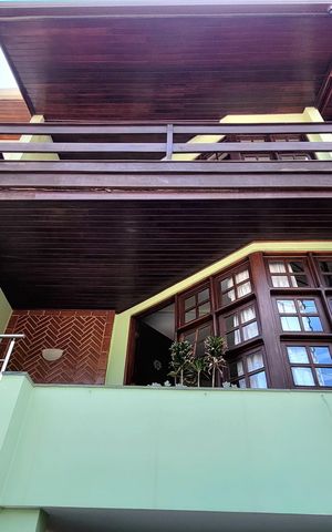 Casa à venda com 220m², 3 quartos e 3 vagas Casa à venda com 220m², 3 quartos e 3 vagasFachada