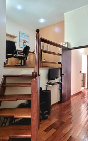 Casa à venda com 220m², 3 quartos e 3 vagas Casa à venda com 220m², 3 quartos e 3 vagasQuarto
